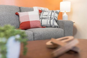Renovated 2B 1BA apartment in Gray
